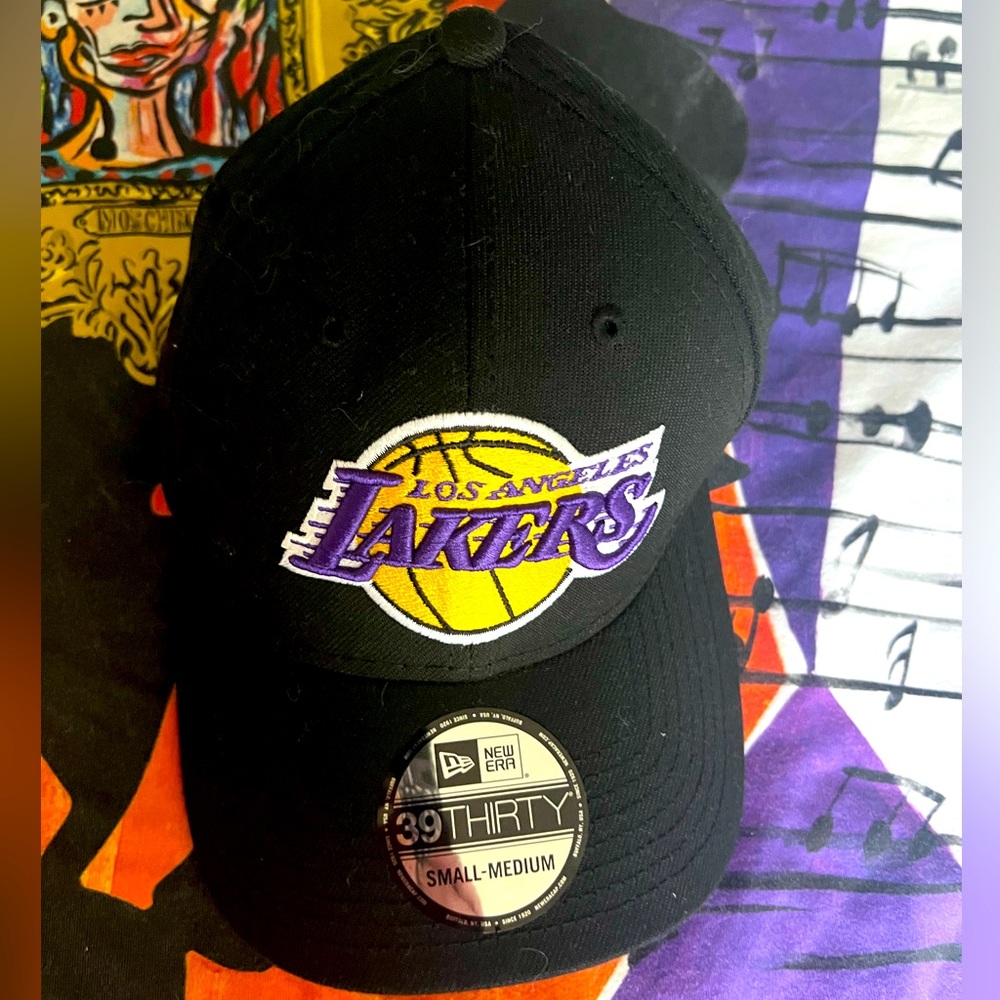 New Lakers hat, in perfect condition never used.